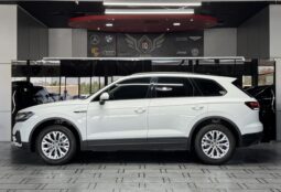 
										AED 1,145 P.M | 2020 Volkswagen Touareg Comfortline | Under Warranty | GCC | full									
