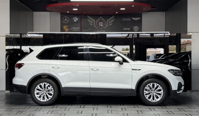 
								AED 1,145 P.M | 2020 Volkswagen Touareg Comfortline | Under Warranty | GCC | full									