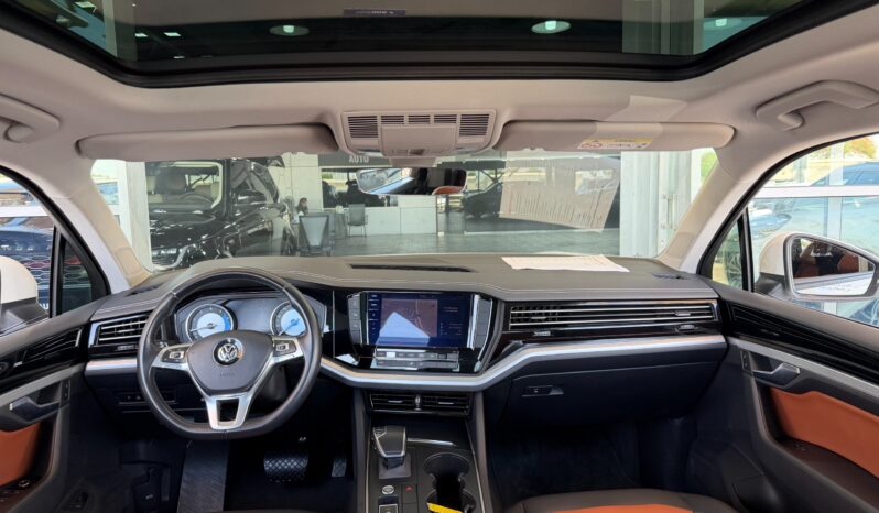 
								AED 1,145 P.M | 2020 Volkswagen Touareg Comfortline | Under Warranty | GCC | full									
