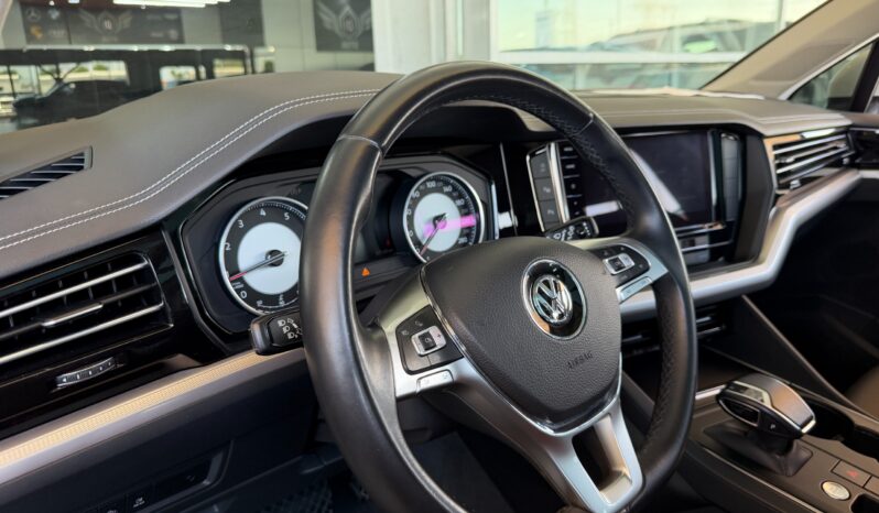 
								AED 1,145 P.M | 2020 Volkswagen Touareg Comfortline | Under Warranty | GCC | full									