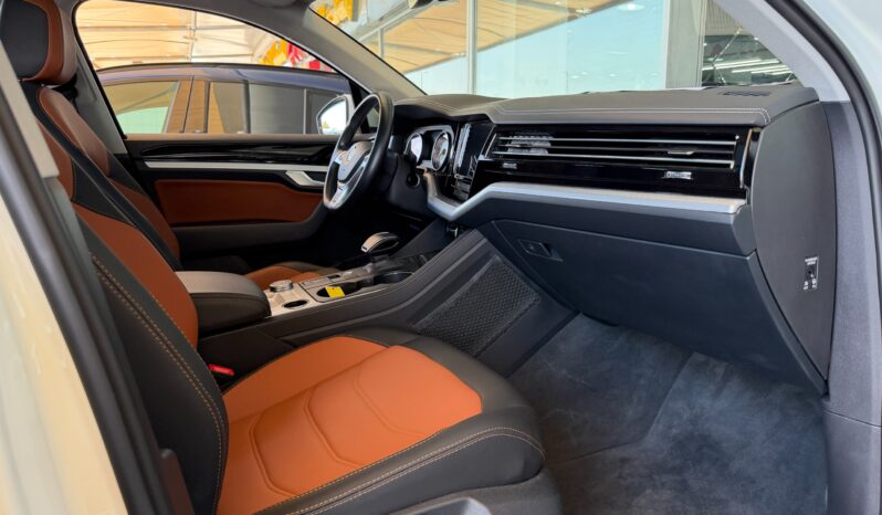 
								AED 1,145 P.M | 2020 Volkswagen Touareg Comfortline | Under Warranty | GCC | full									