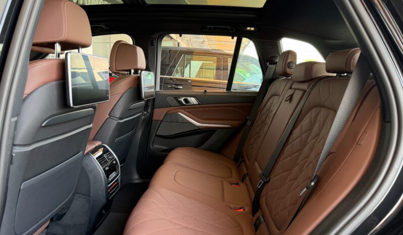 
								AED 2,440 P.M | 2023 BMW X5 xDrive40i M Sport | Under BMW Warranty | GCC | full									