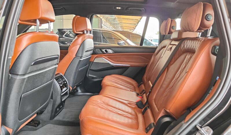 
								AED 2,015 P.M | 2019 BMW X7 xDrive40i M Sport | Under Warranty and BMW Service Contract | GCC | full									